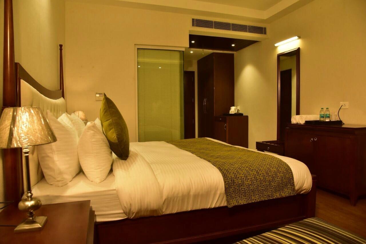 Season Hotel Nainital Buitenkant foto