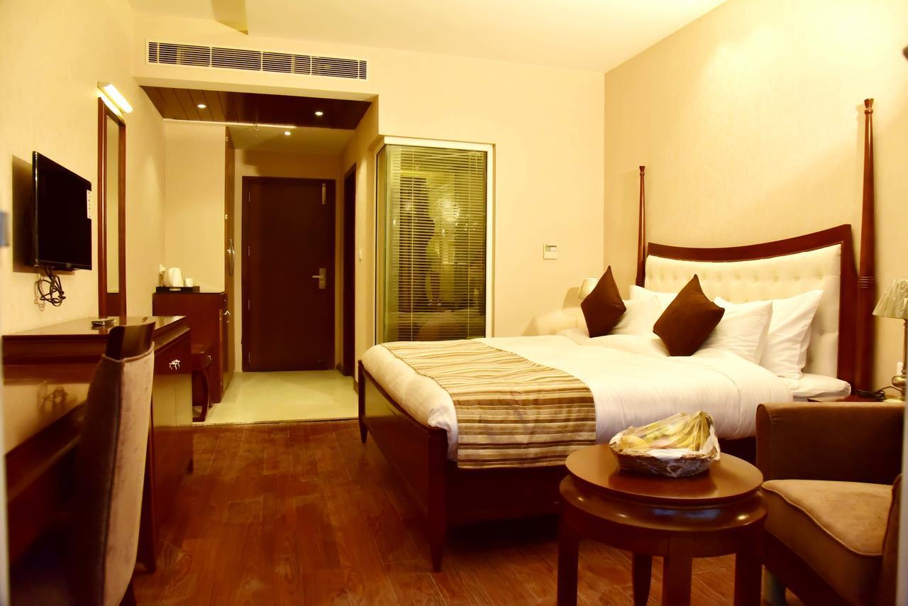 Season Hotel Nainital Buitenkant foto