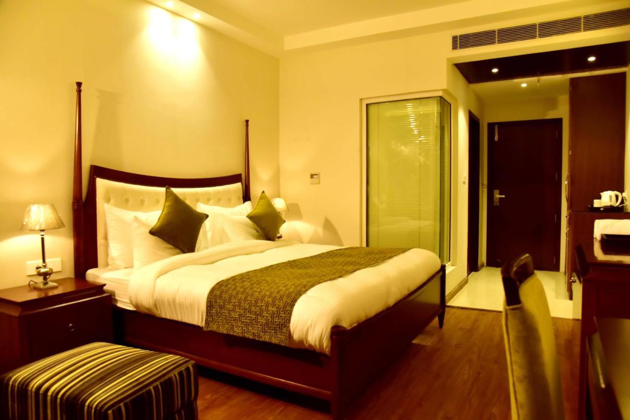 Season Hotel Nainital Buitenkant foto