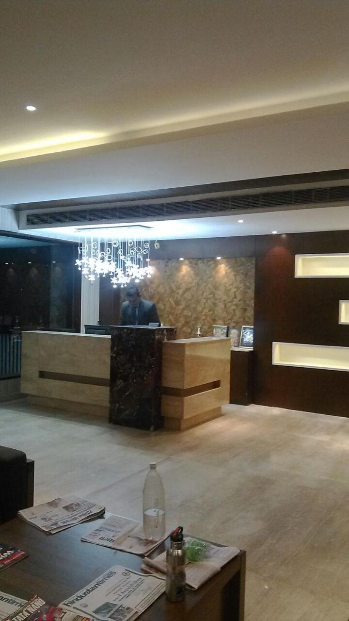Season Hotel Nainital Buitenkant foto