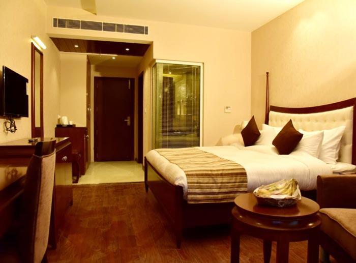 Season Hotel Nainital Buitenkant foto